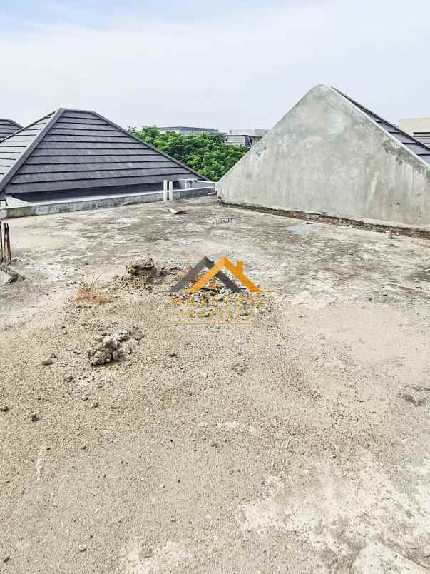 dijual rumah komplek citraland gama