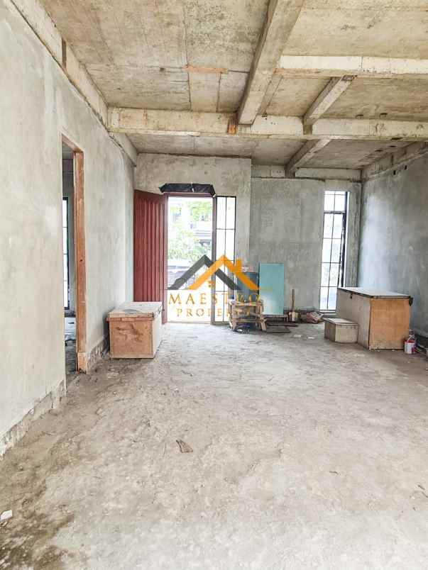 dijual rumah komplek citraland gama