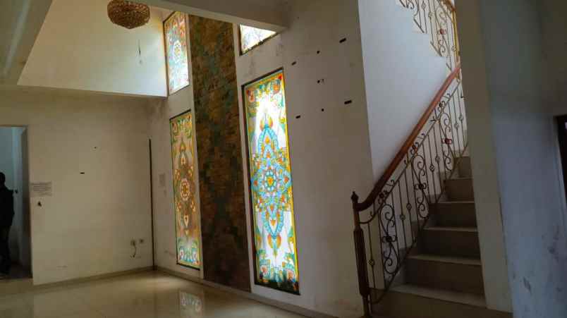 dijual rumah komplek graha indah blok 6