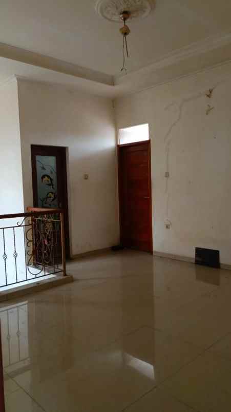dijual rumah komplek graha indah blok 6