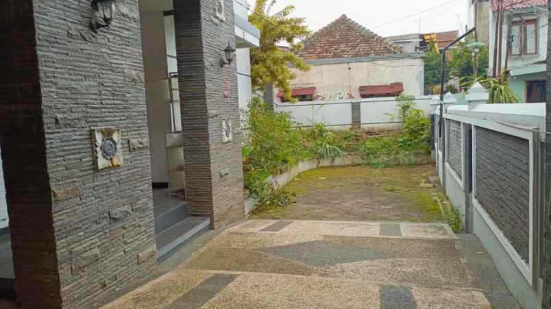 dijual rumah komplek graha indah blok 6
