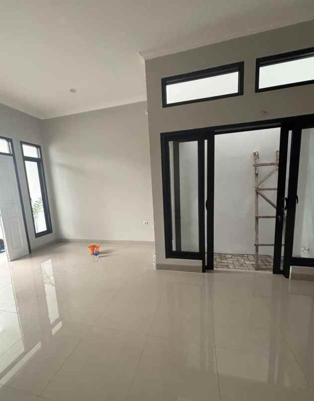 dijual rumah komplek megapolitan cinere