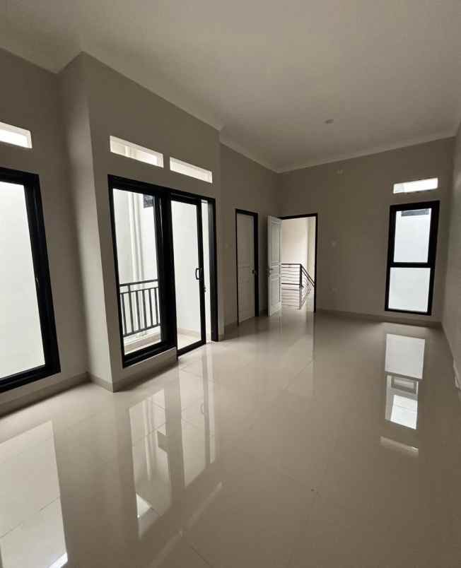 dijual rumah komplek megapolitan cinere