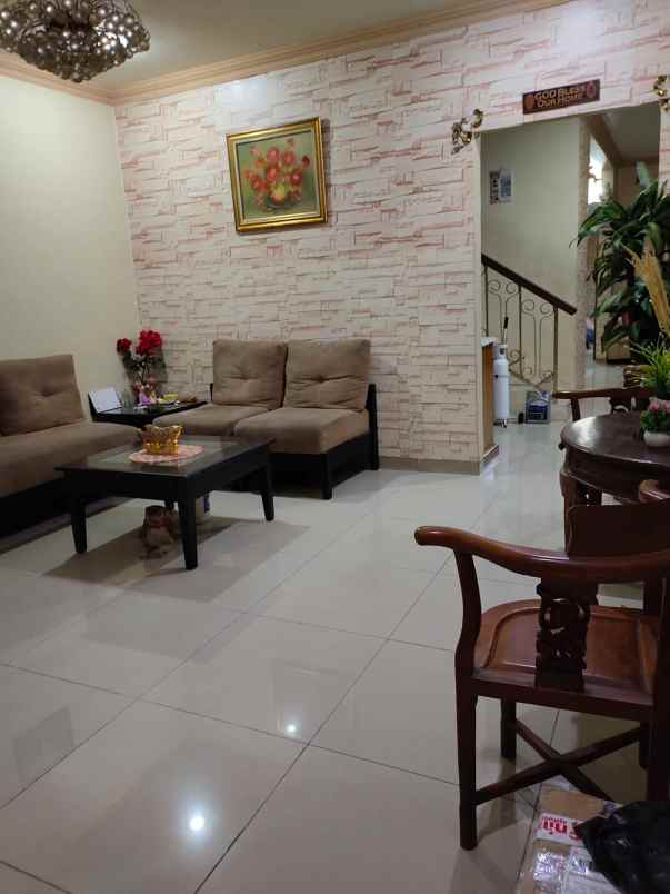 dijual rumah komplek permata angkasa