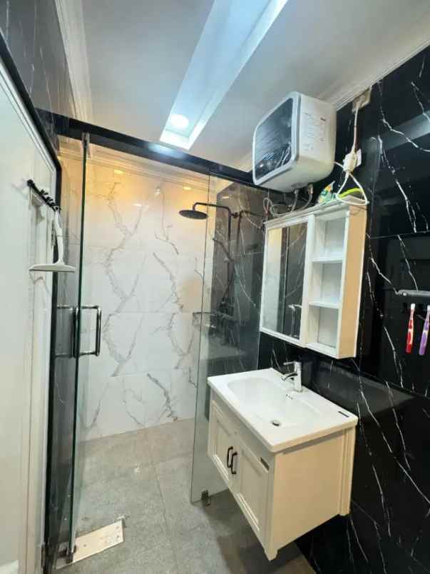 dijual rumah komplek perumkar pondok kelapa