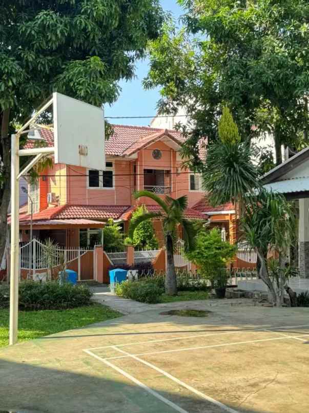 dijual rumah komplek perumkar pondok kelapa