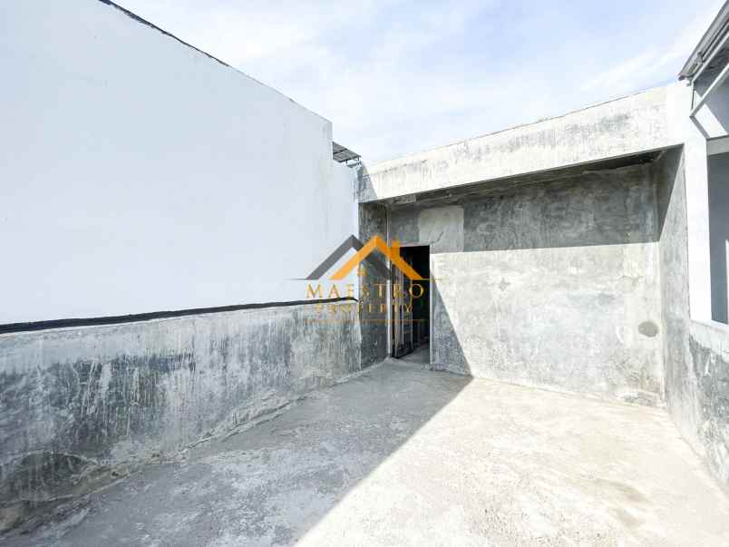 dijual rumah komplek the venetian jalan