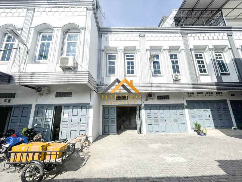 dijual rumah komplek the venetian jalan