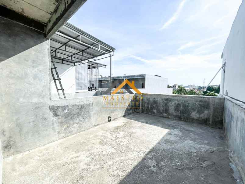 dijual rumah komplek the venetian jalan