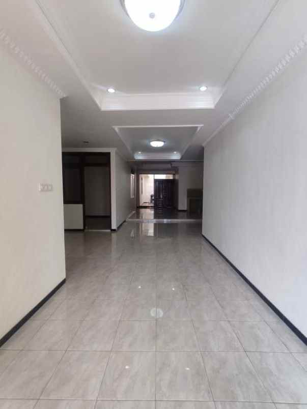 dijual rumah kutisari selatan sby dekat uk petra tol