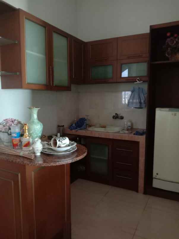 dijual rumah kutisari utara