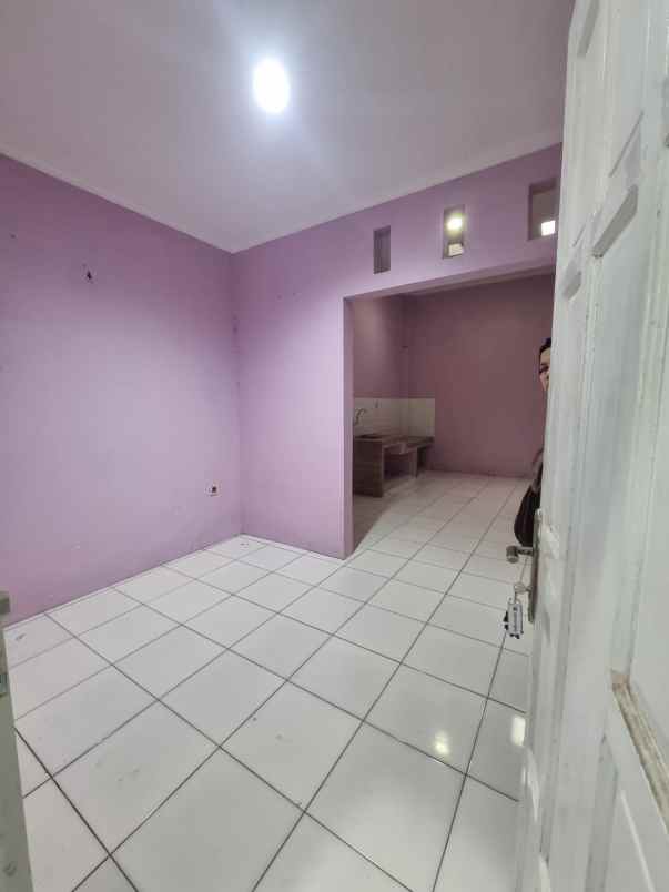 dijual rumah lokasi greenwood manyaran