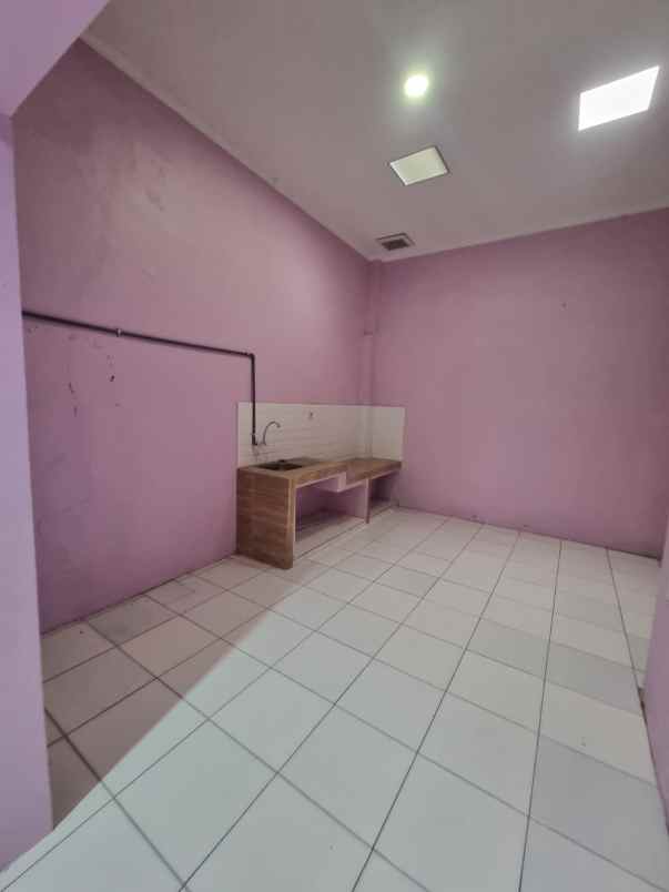 dijual rumah lokasi greenwood manyaran