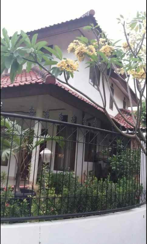 dijual rumah lokasi strategis hanya 1 5