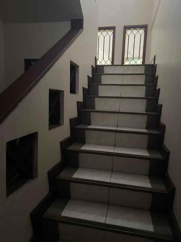 dijual rumah lokasi strategis hanya 1 5