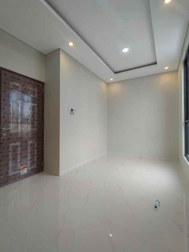 dijual rumah lubang buaya