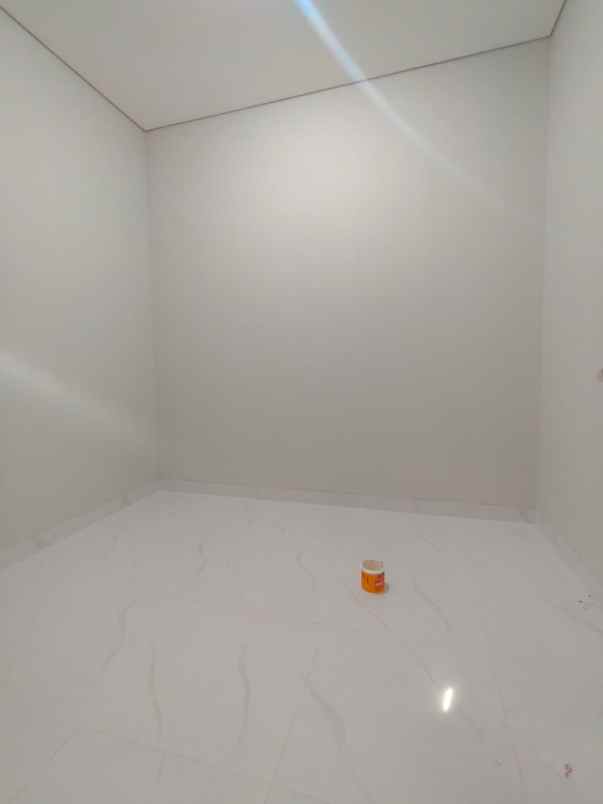dijual rumah lubang buaya
