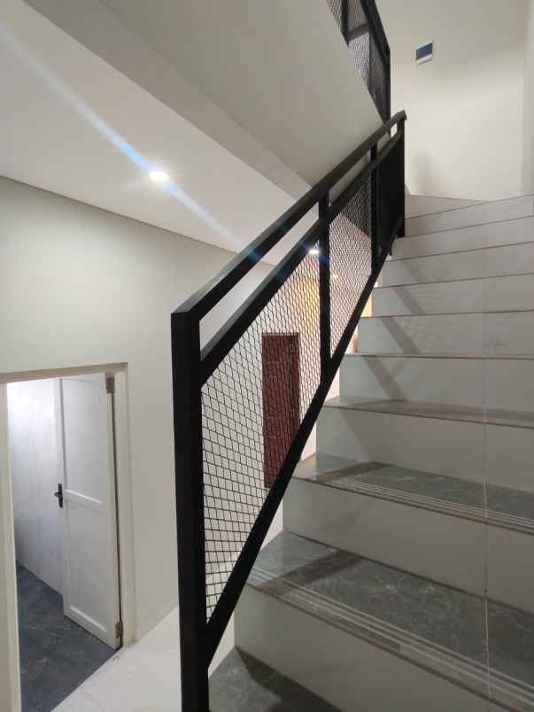 dijual rumah lubang buaya