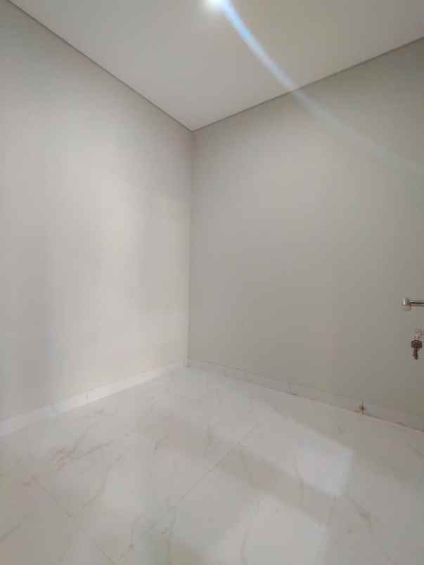 dijual rumah lubang buaya