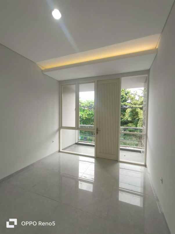 dijual rumah manyar tirtoasri