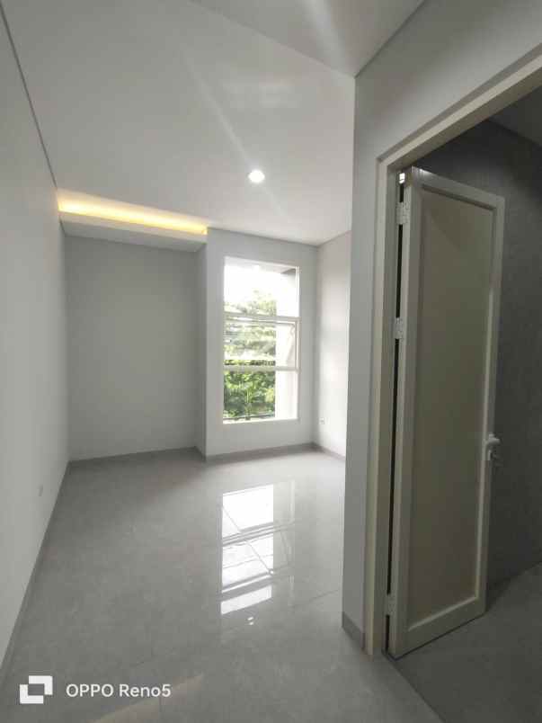 dijual rumah manyar tirtoasri