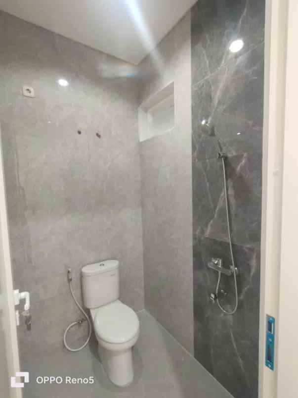 dijual rumah manyar tirtoasri