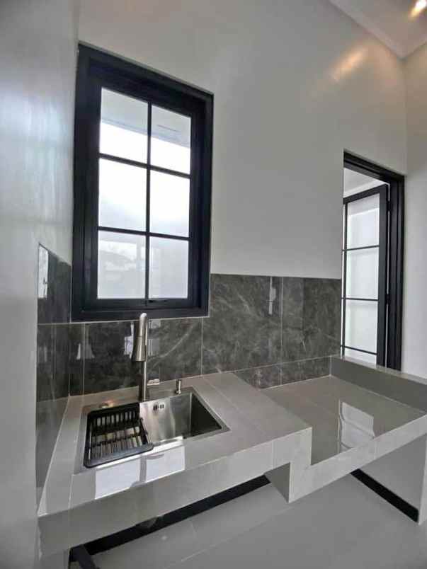 dijual rumah mayjen sungkono