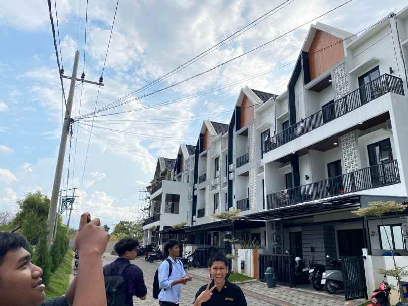 dijual rumah merjosari