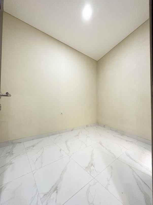 dijual rumah meruyung raya limo depok