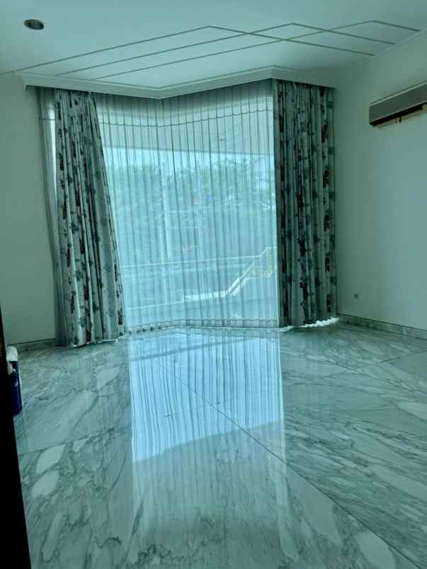 dijual rumah mewah 2lantai di surabaya