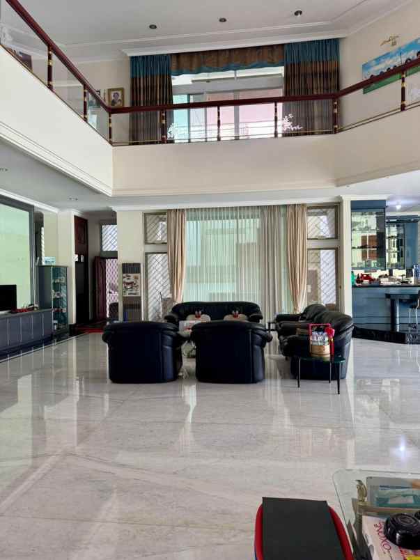 dijual rumah mewah 2lantai di surabaya