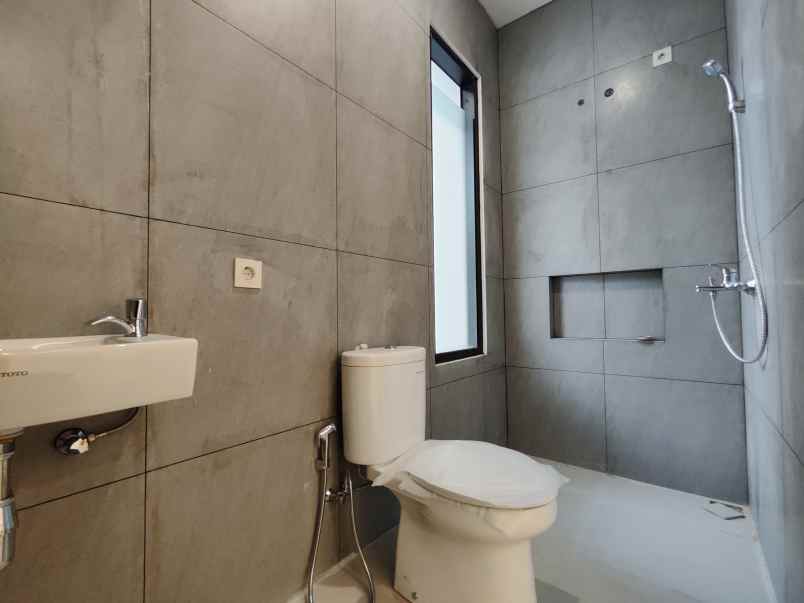 dijual rumah mulyosari