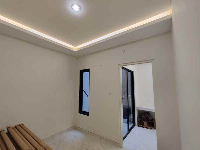 dijual rumah mulyosari