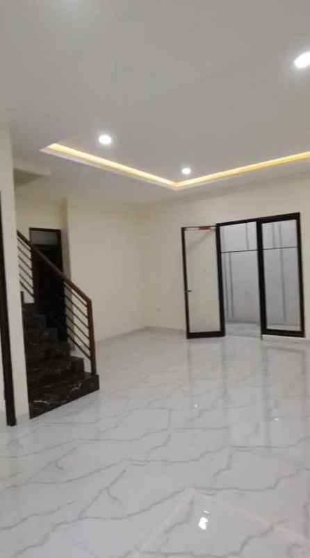 dijual rumah mulyosari