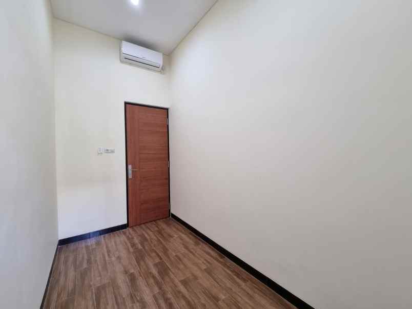 dijual rumah mulyosari tengah