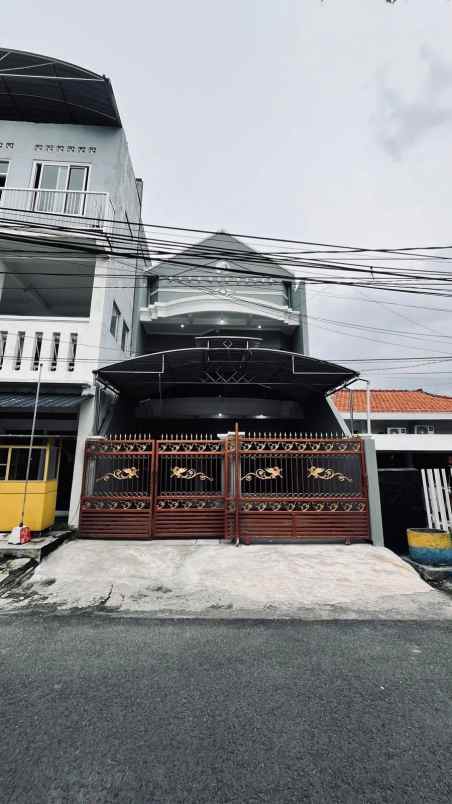 dijual rumah ngagel wasana