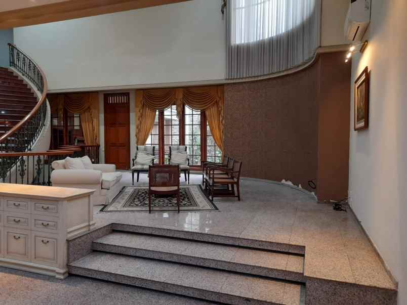 dijual rumah nginden intan