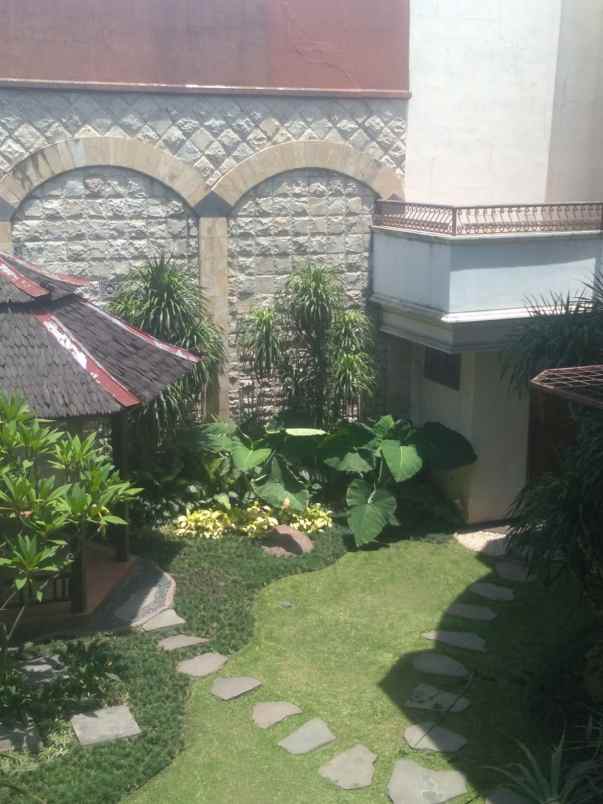 dijual rumah nginden intan