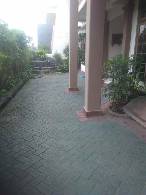 dijual rumah nginden intan