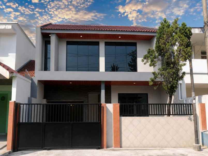 dijual rumah nginden intan tengah