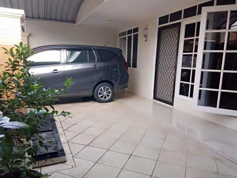 dijual rumah nirwana eksekutif