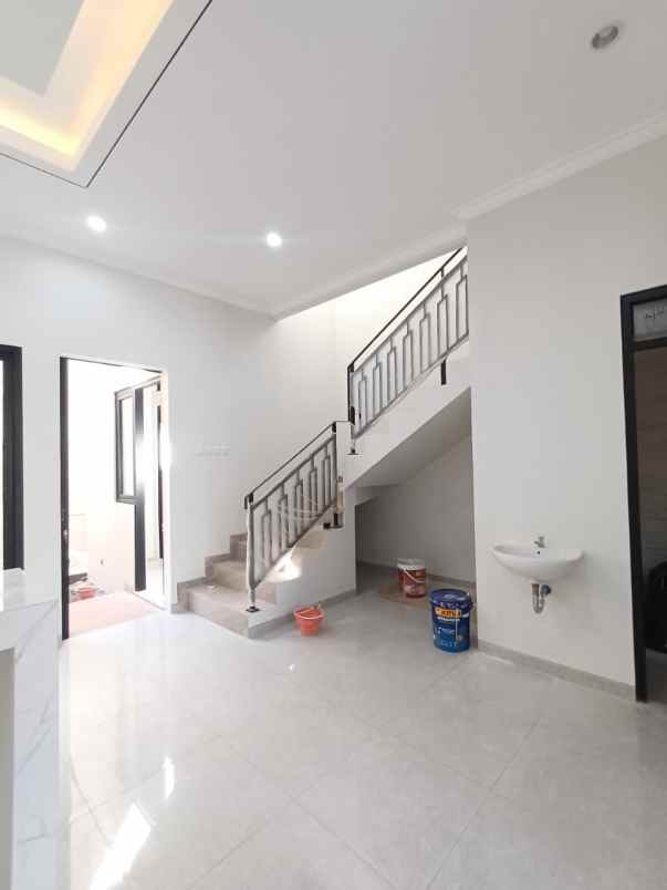 dijual rumah nirwana eksekutif