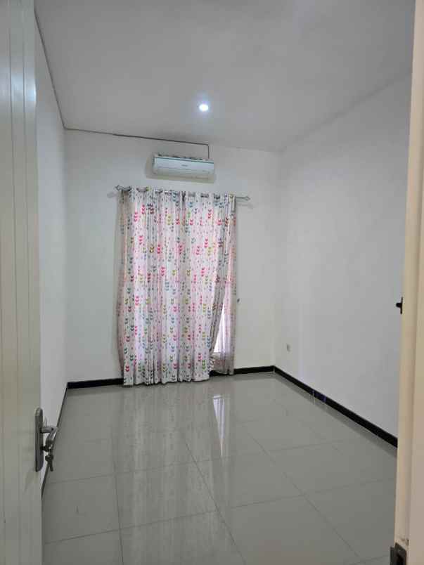 dijual rumah nirwana eksekutif