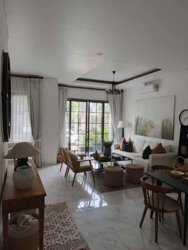 dijual rumah nusaloka bsd city