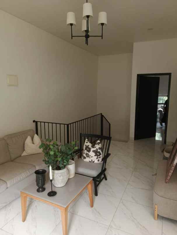 dijual rumah nusaloka bsd city