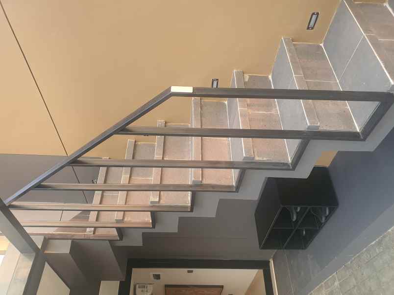 dijual rumah oaze lippo cikarang jl mh