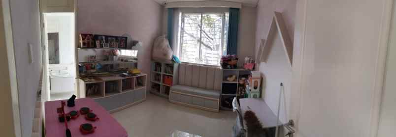 dijual rumah pakuwon city