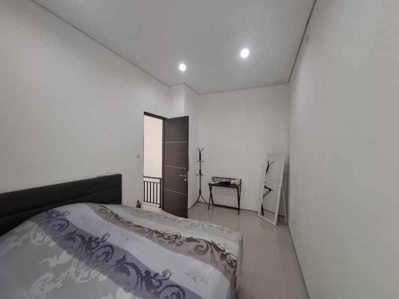 dijual rumah pakuwon city grand island
