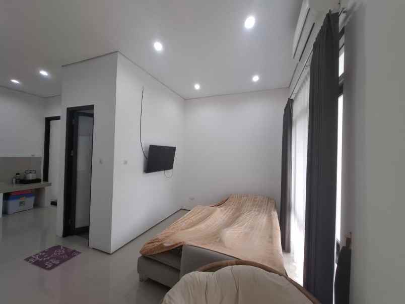 dijual rumah pakuwon city grand island