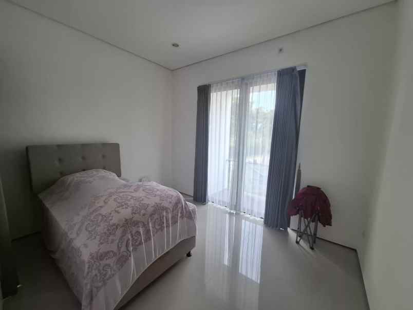 dijual rumah pakuwon city grand island